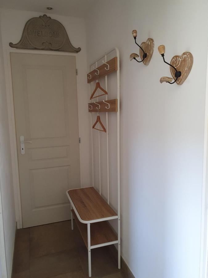 Le Coeur De La Petite Cisse Bed & Breakfast Monteaux Exterior photo